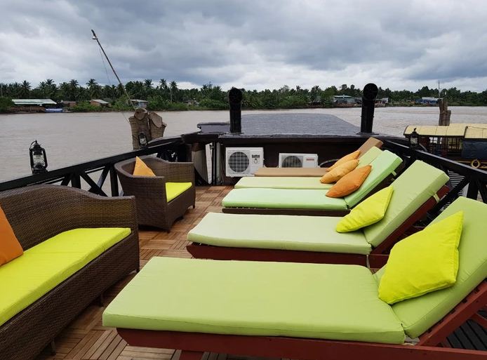 Relax-on-a-mekong-delta-luxury-cruise-4